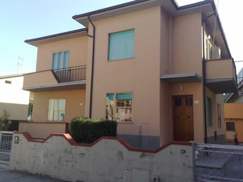 Hotel A Casa Doina Airport Pisa Exterior foto